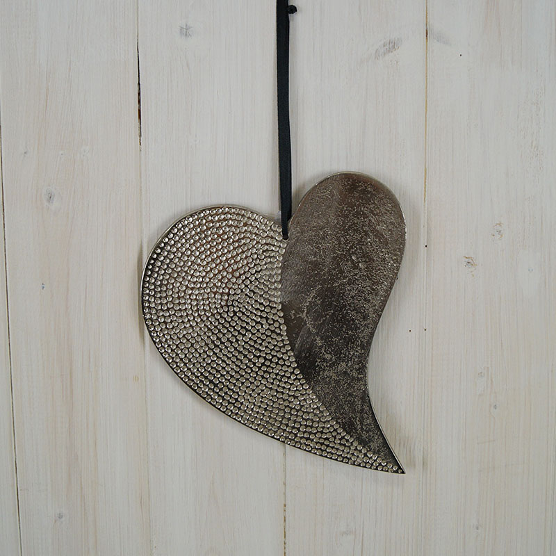 Hanging Hammered Aluminium Heart detail page